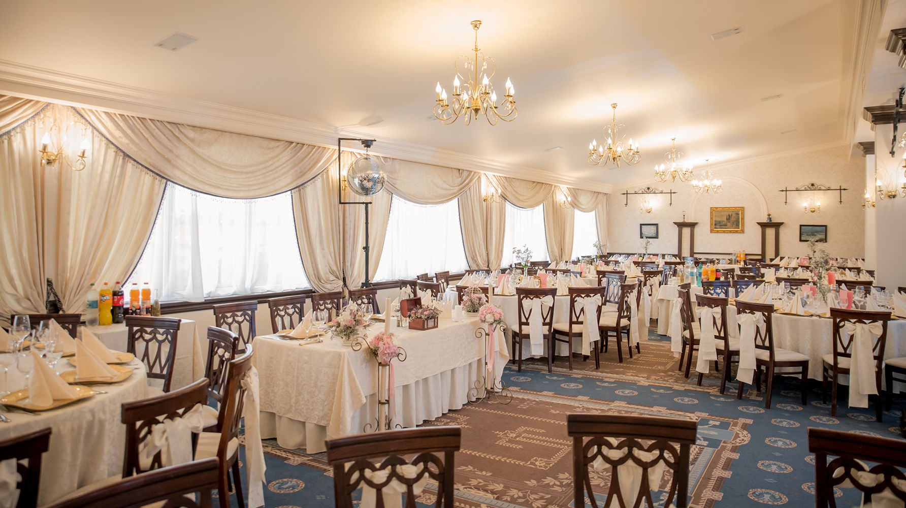 Organizare evenimente Timisoara | Evenimente private Timisoara | Evenimente corporate Timisoara | Sala evenimente Timisoara | Restaurant in Timisoara | Cazare Timisoara | Sala evenimente Timisoara | Organizare Nunti Timisoara | Royal Events Timisoara