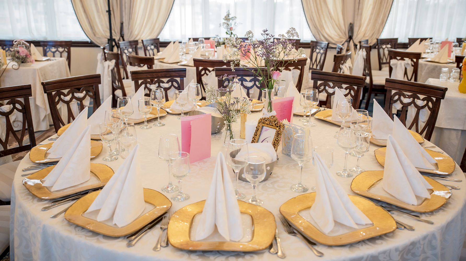 Organizare evenimente Timisoara | Evenimente private Timisoara | Evenimente corporate Timisoara | Sala evenimente Timisoara | Restaurant in Timisoara | Cazare Timisoara | Sala evenimente Timisoara | Organizare Nunti Timisoara | Royal Events Timisoara